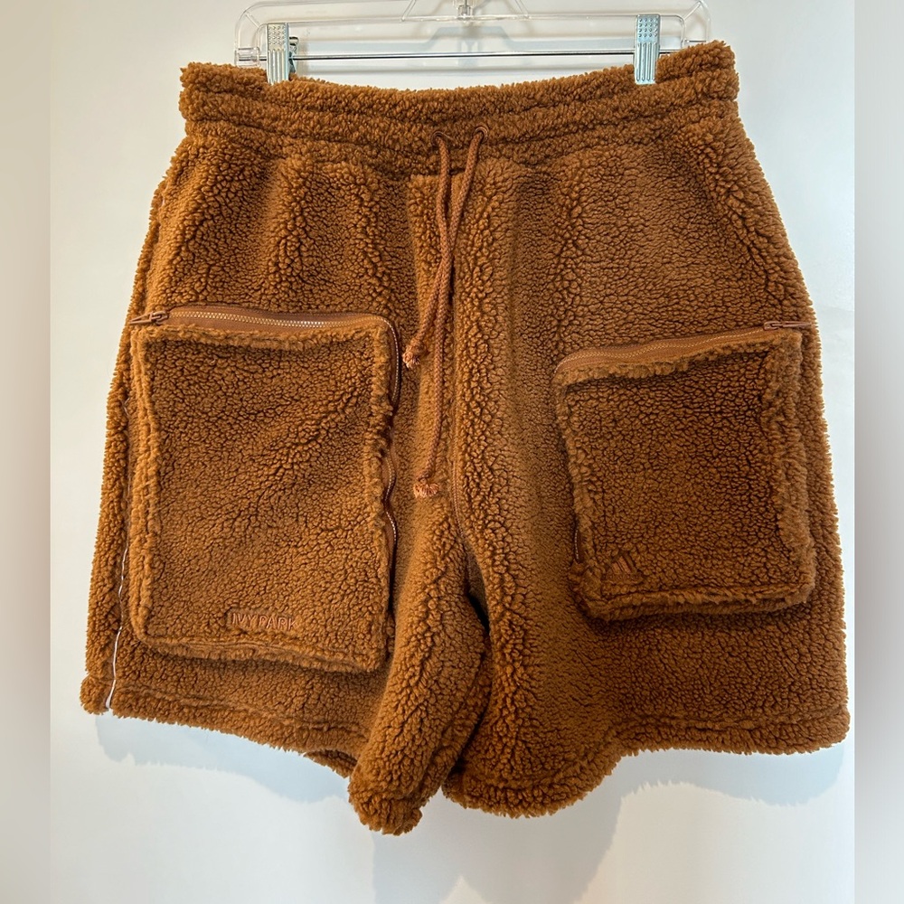 Medium Ivy Park Cargo Shorts - NWT
